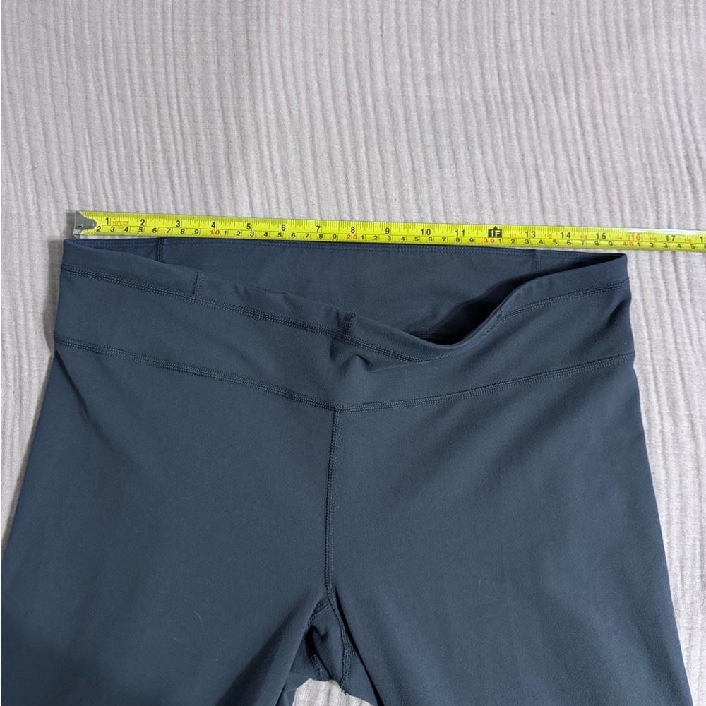 Slate Gray cropped Under Armour Leggings Lg - Picture 4 of 5